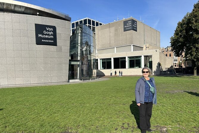Van Gogh Museum Ticket with Audio Guide and Unlimited Access Time - Using the audio guide without losing your own pace