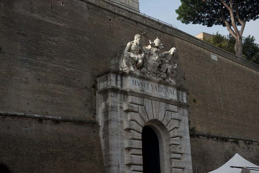 Vatican Museums, Sistine Chapel and Basilica guided tour - Why the skip-the-line entry matters at the Vatican