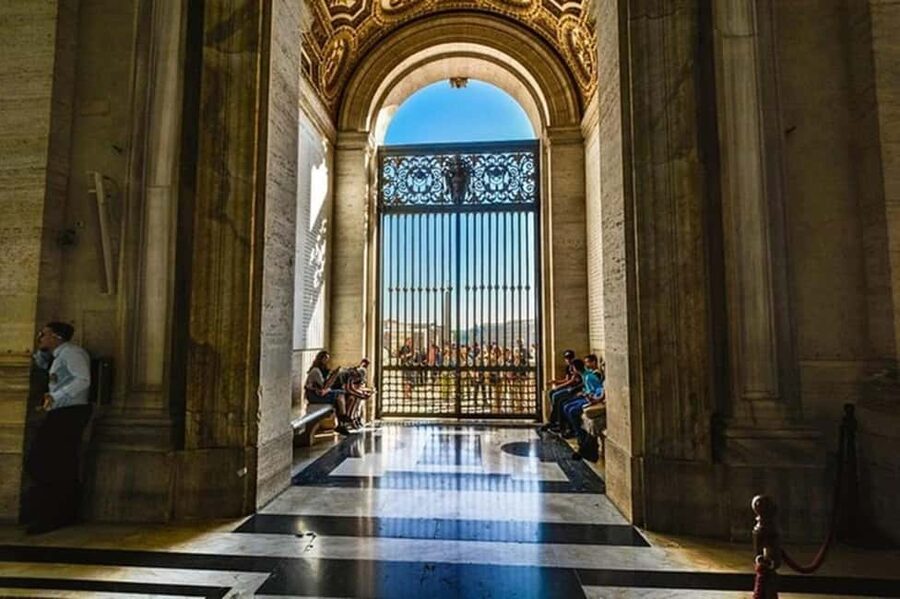 Vatican Museums & Sistine Chapel Guided Tour - The Vatican in two and a half hours