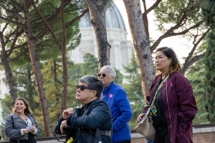 Vatican Museums & Sistine Chapel Skip-the-Ticket-Line Tour - Starting the tour and finding your group