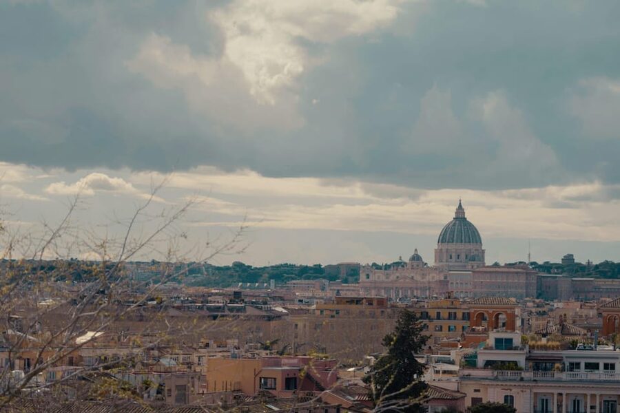 Vatican Museums & St Peter's Basilica Small Group Tour - What the guide and headsets add