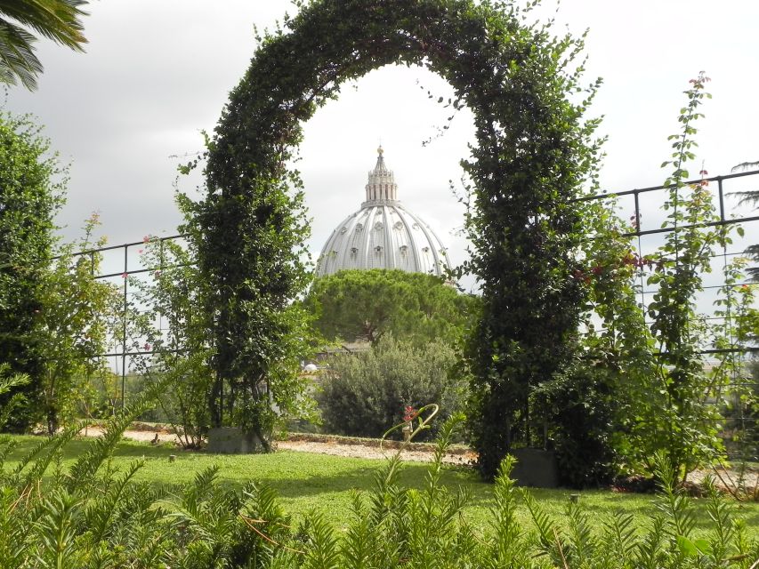 Vatican: Vatican Gardens with Bus Tour & Vatican Museums - Meeting the staff near the Vatican Museums