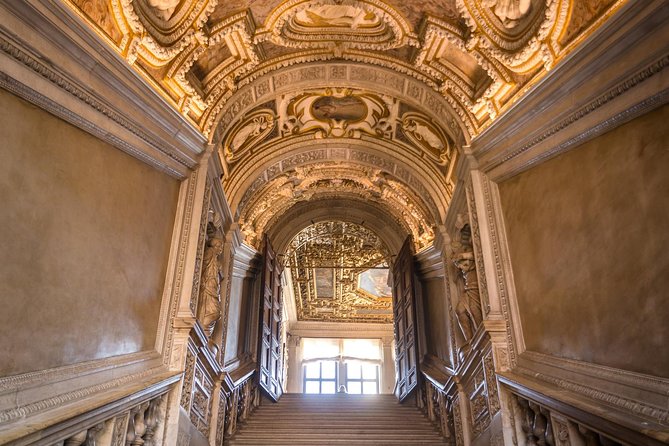 Venice's Best: Basilica, Doge's Palace, Gondola & History Gallery - Who should book this Venice experience?