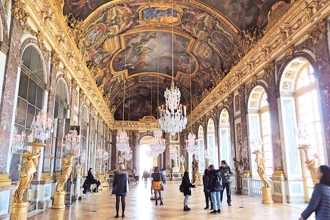 Versailles and Louvre Museum Access and Tour - The Louvre in two hours: a smart introduction, not a complete visit