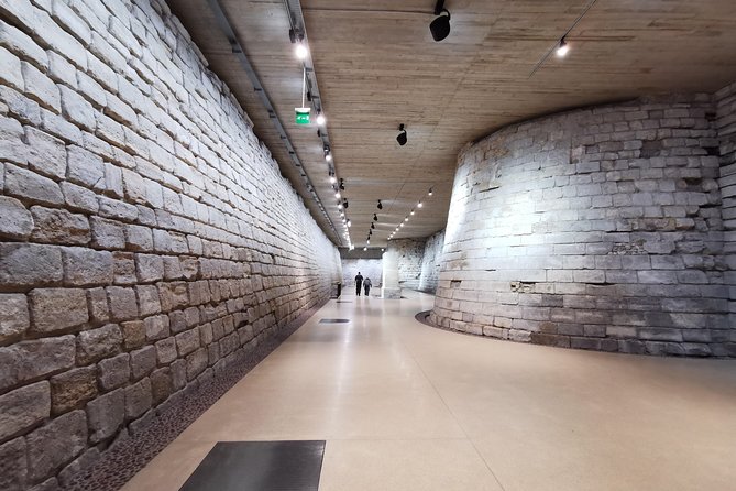 Versailles Palace & Louvre Museum Private Day Tour from Paris - A focused two-hour route through the Louvre