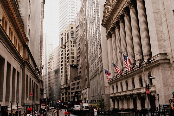 Visit The Guggenheim Museum & 3h Manhattan Walking Tour - From Federal Hall to the heart of Wall Street