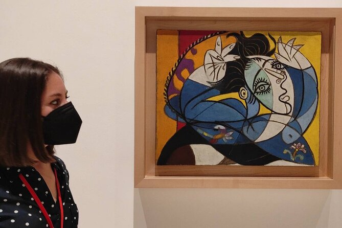 Visit the Picasso Museum with an Accredited Guide - Candy and Candi make the difference