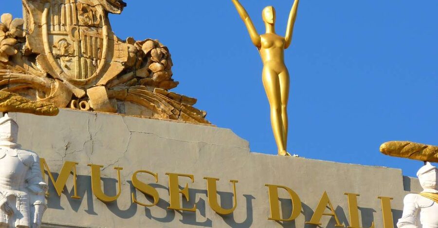 Visita guiada por el Teatro-Museo Dalí - Meeting at Homenatge a Francesc Pujols