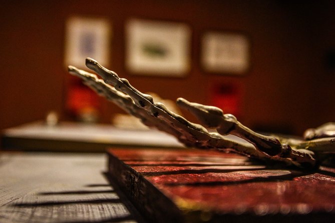 Xcape Room Bcn: Corpse Gallery Escape Room Barcelona - What happens during the one-hour game